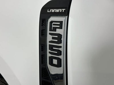 Ford Super Duty F-350 DRW Pickup LARIAT de 2027