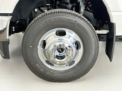 Ford Super Duty F-350 DRW Pickup LARIAT de 2027