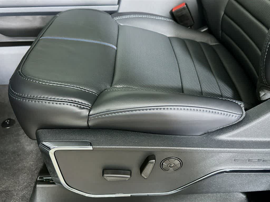 2026 Ford Super Duty F-350 DRW Pickup Platinum