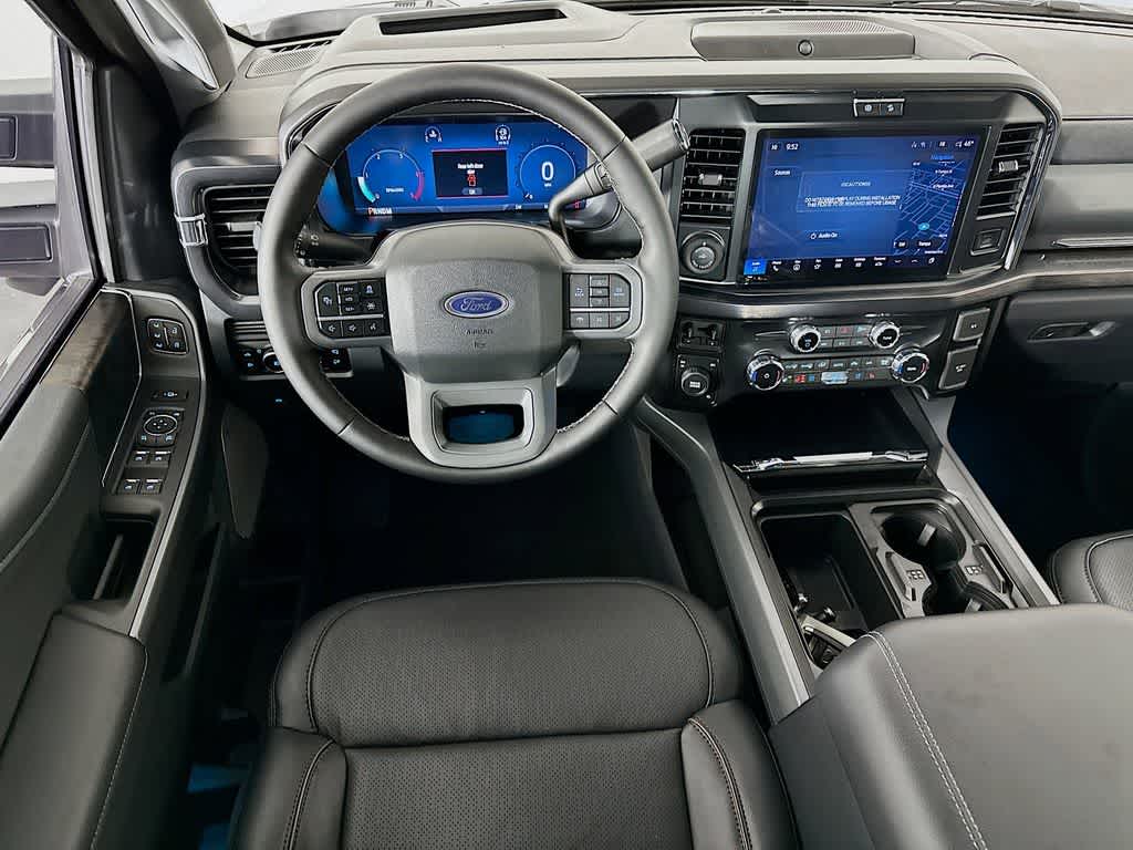 Ford Super Duty F-350 DRW LARIAT 2026