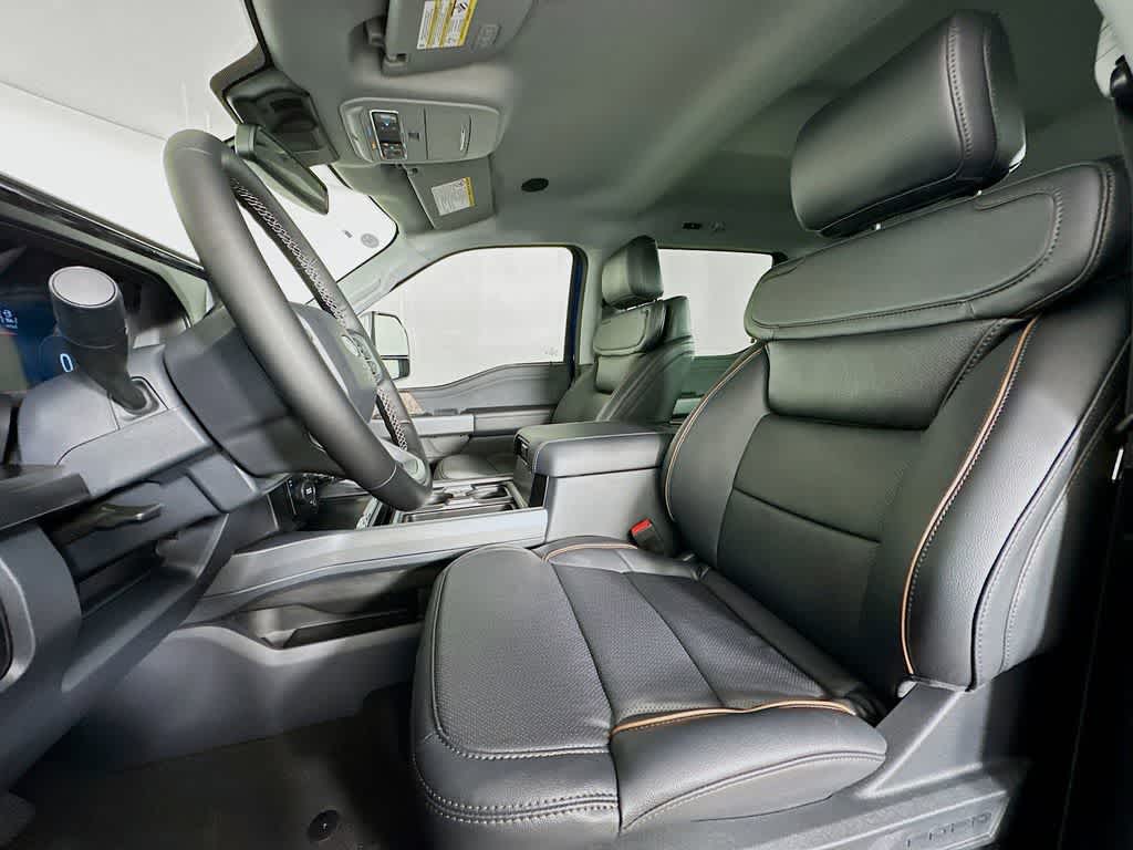 Ford Super Duty F-350 DRW LARIAT 2026