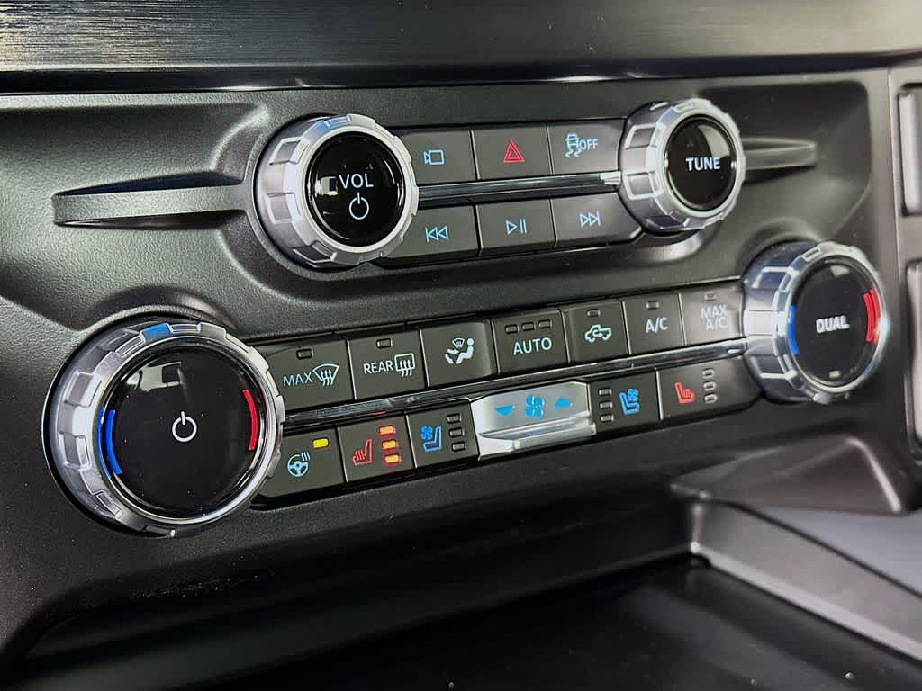 Ford Super Duty F-350 DRW LARIAT 2026