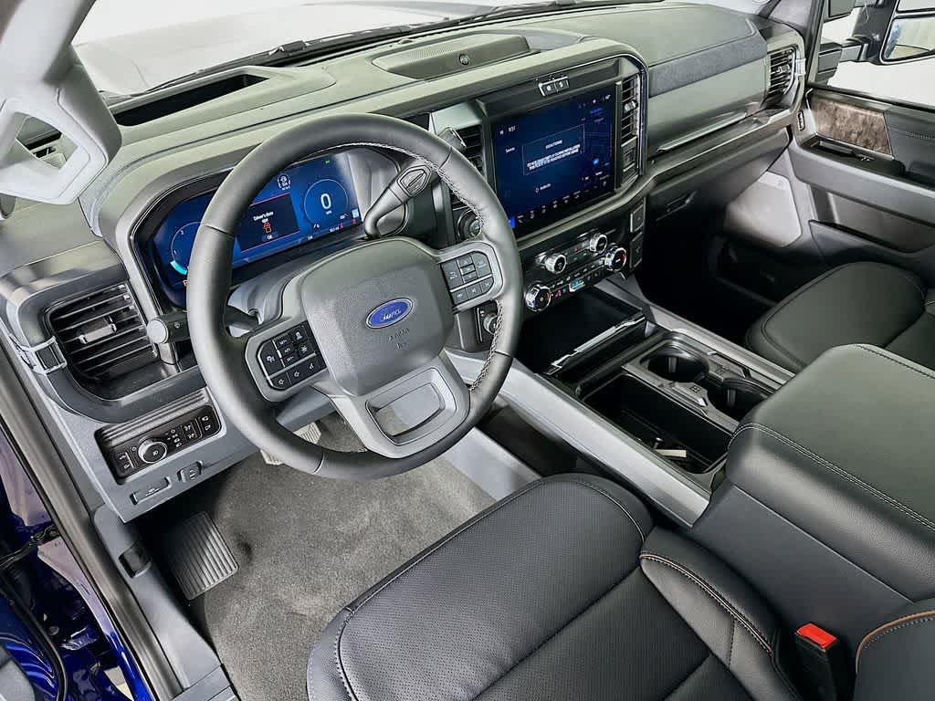 Ford Super Duty F-350 DRW LARIAT 2026