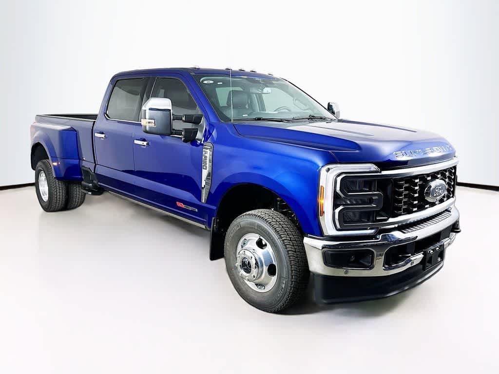 Ford Super Duty F-350 DRW LARIAT 2026