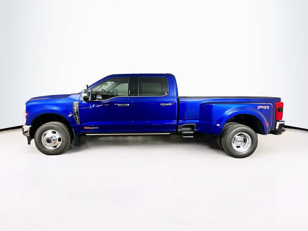 Ford Super Duty F-350 DRW LARIAT 2026