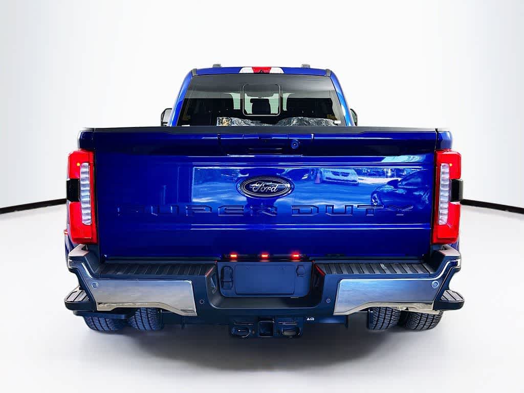 Ford Super Duty F-350 DRW LARIAT 2026