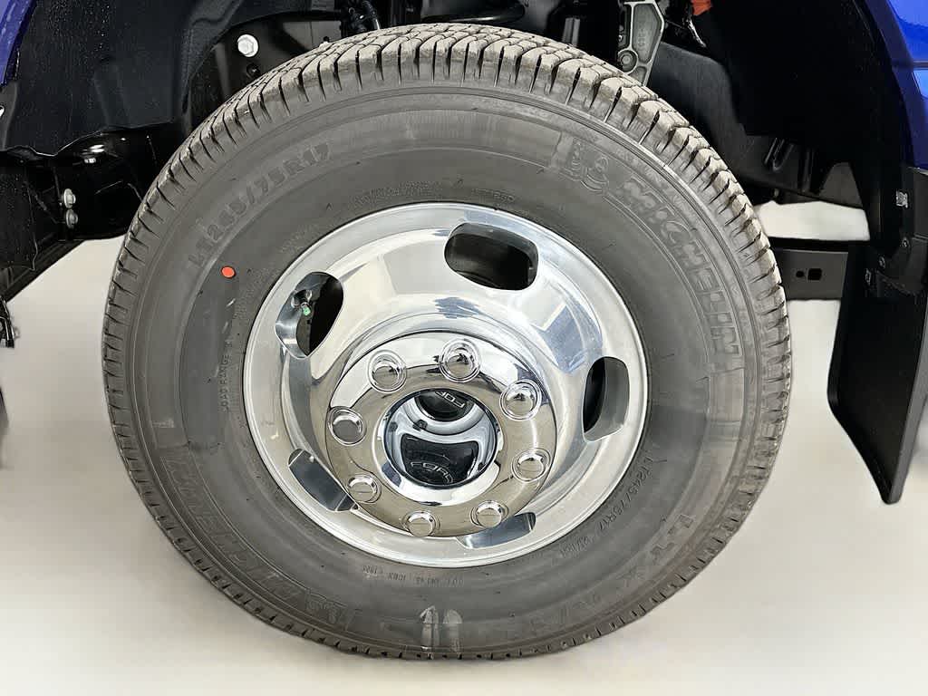 Ford Super Duty F-350 DRW LARIAT 2026