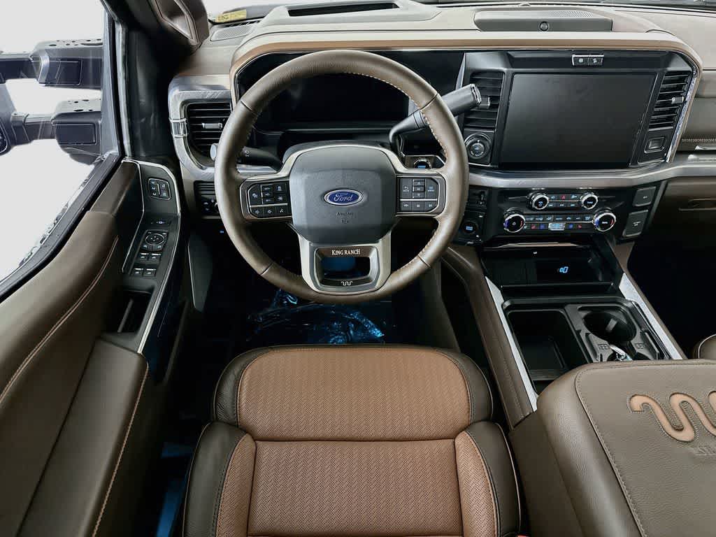 Ford Super Duty F-350 DRW Pickup King Ranch 2026