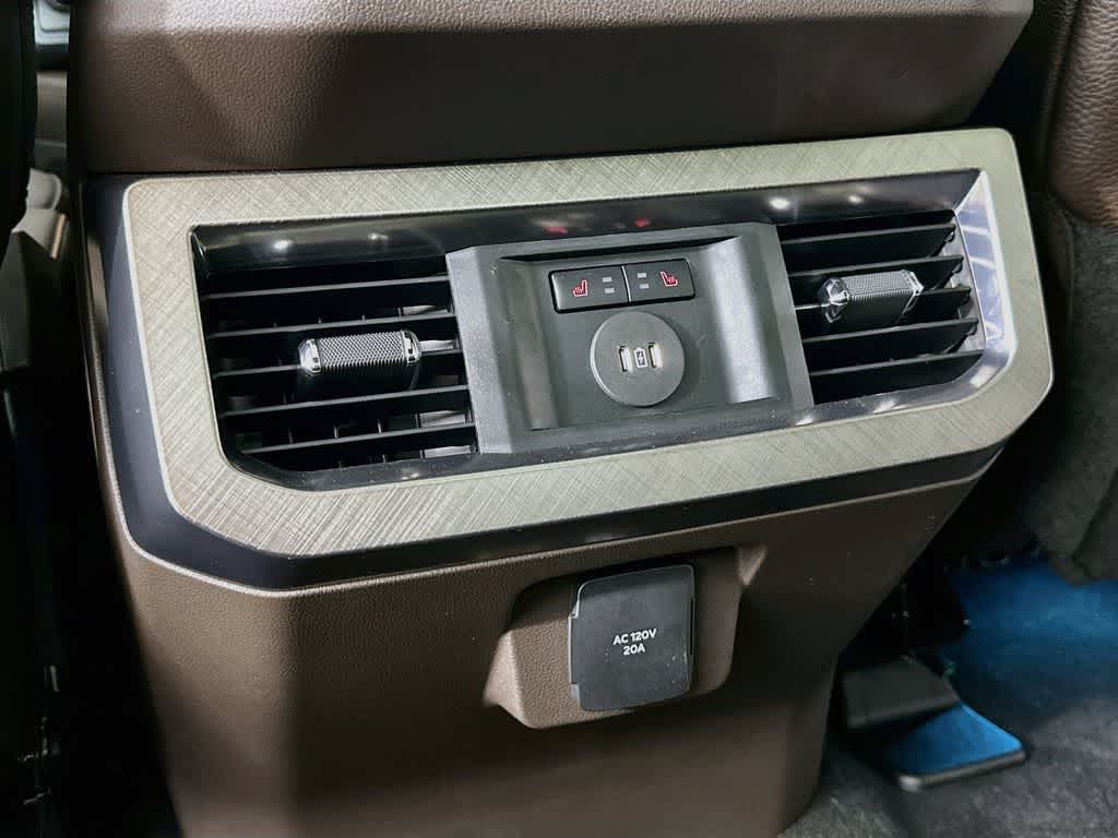 Ford Super Duty F-350 DRW Pickup King Ranch 2026
