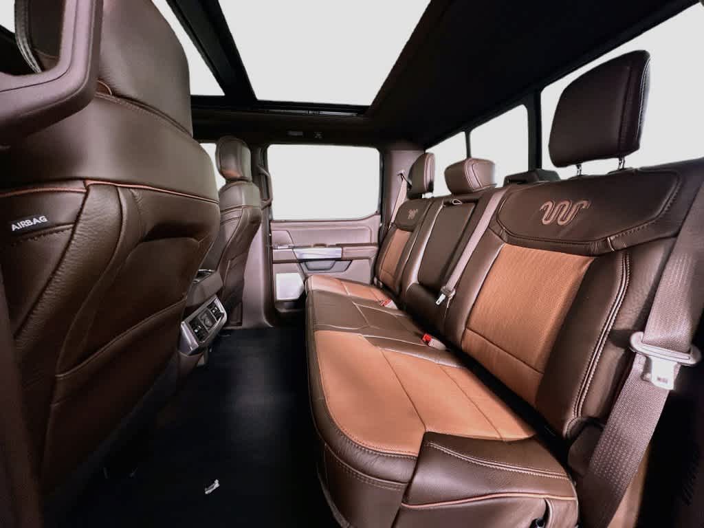 Ford Super Duty F-350 DRW Pickup King Ranch 2026