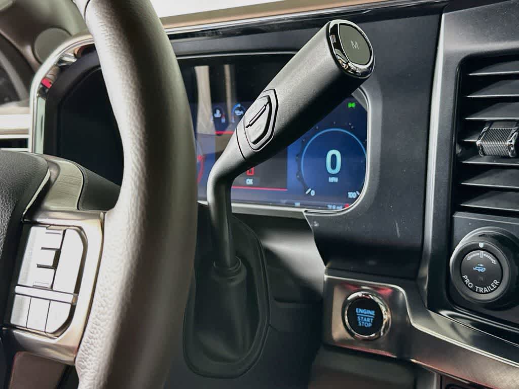 Ford Super Duty F-350 DRW Pickup King Ranch 2026