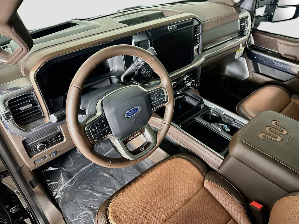 Ford Super Duty F-350 DRW Pickup King Ranch 2026