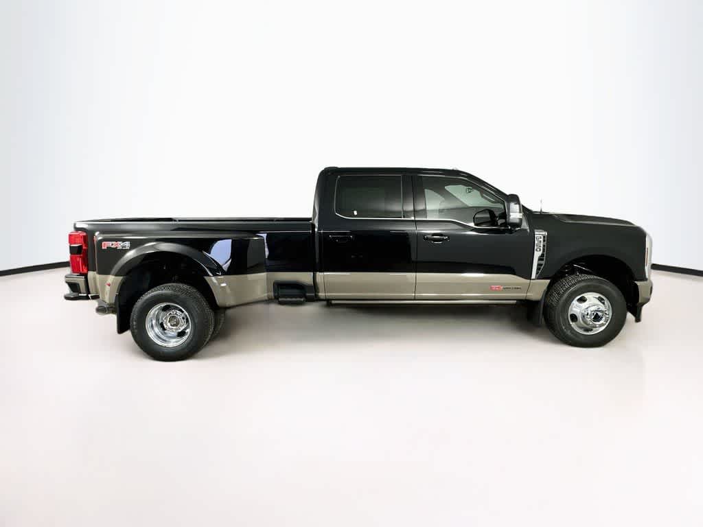 Ford Super Duty F-350 DRW Pickup King Ranch 2026
