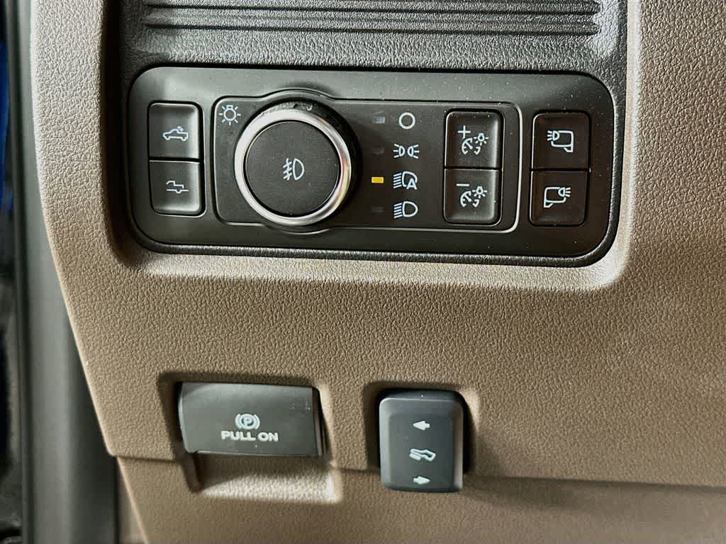 Ford Super Duty F-350 DRW Pickup King Ranch 2026