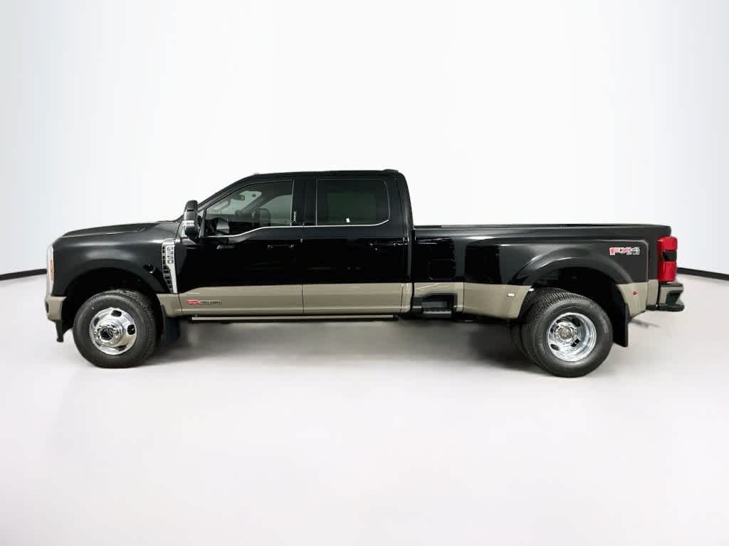 Ford Super Duty F-350 DRW Pickup King Ranch 2026