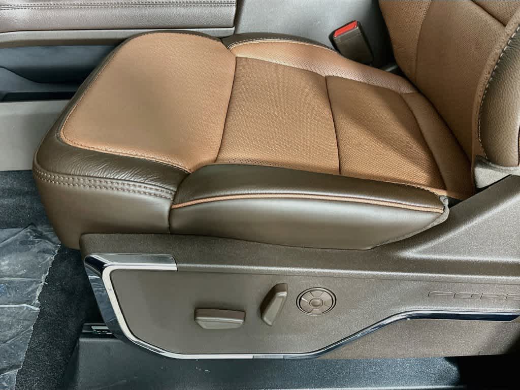 Ford Super Duty F-350 DRW Pickup King Ranch 2026