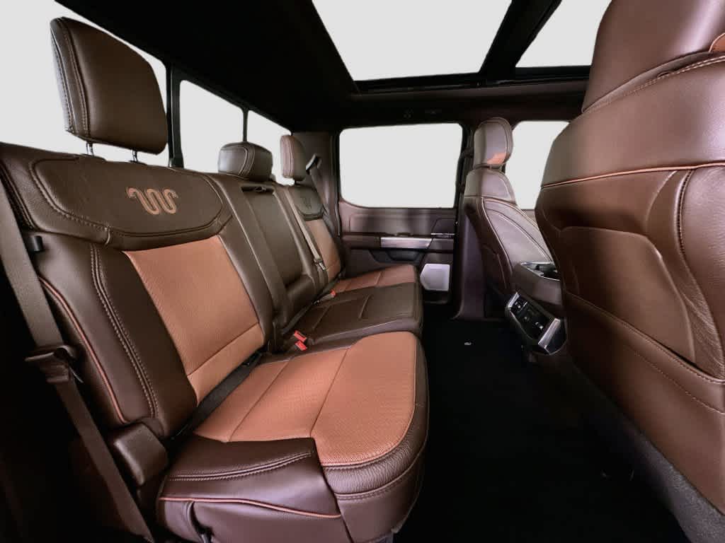 Ford Super Duty F-350 DRW Pickup King Ranch 2026