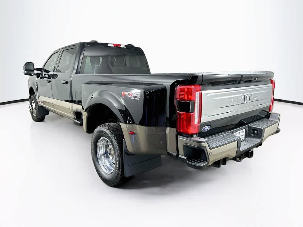 Ford Super Duty F-350 DRW Pickup King Ranch 2026