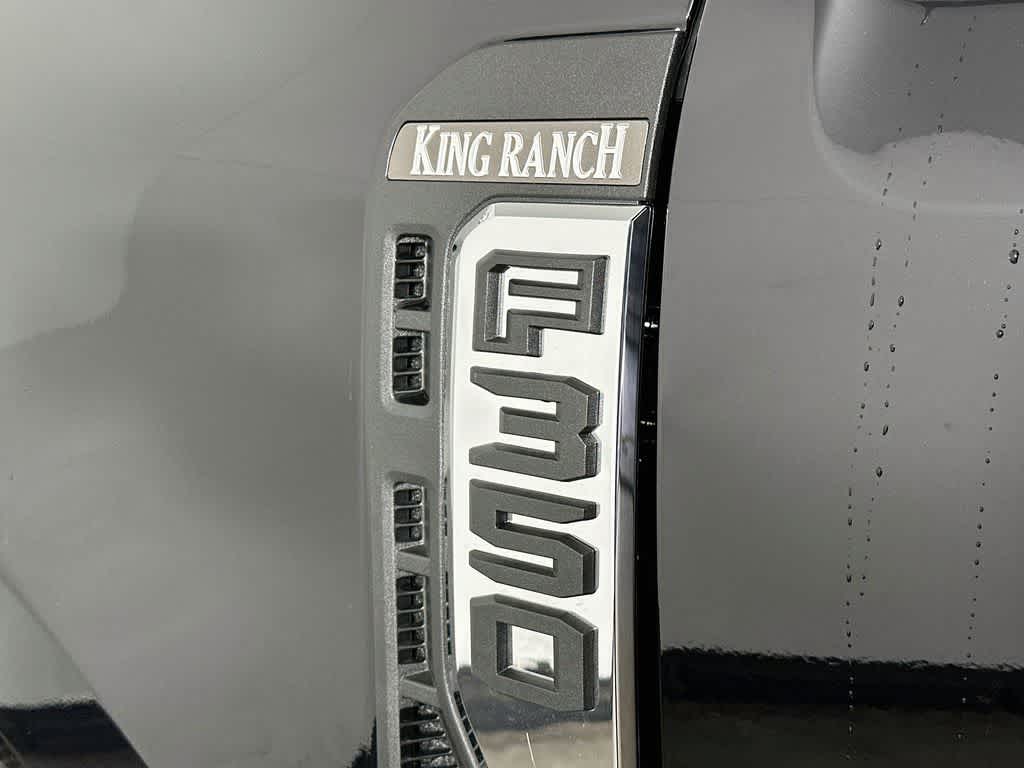 Ford Super Duty F-350 DRW Pickup King Ranch 2026