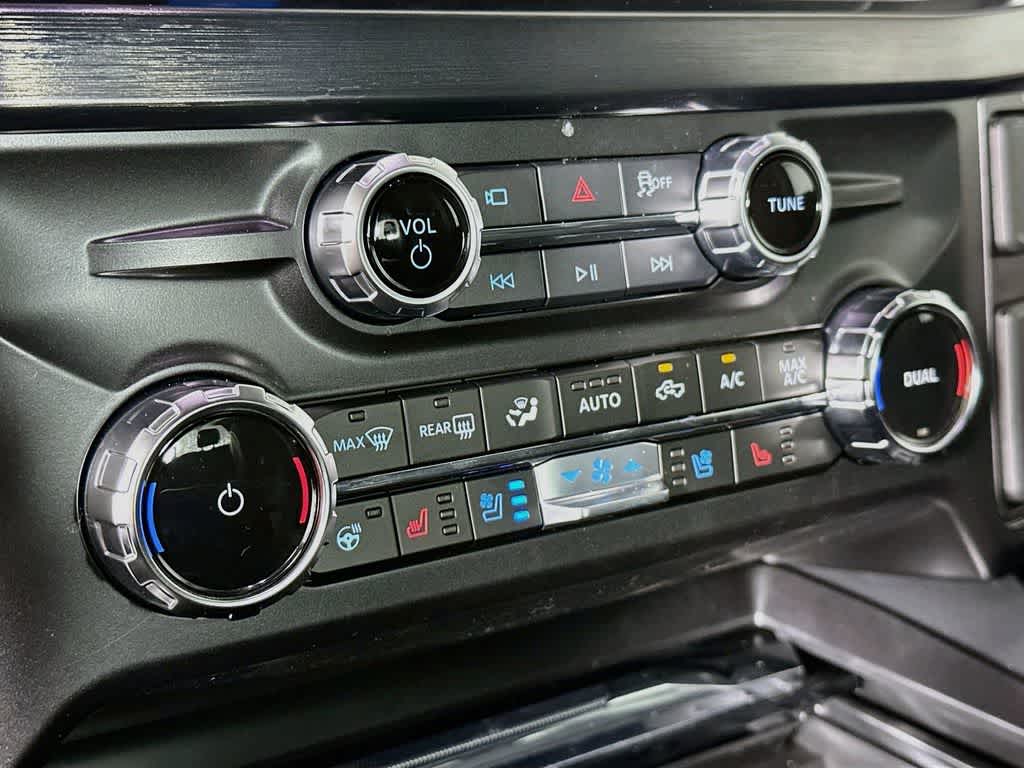 Ford Super Duty F-350 DRW Pickup LARIAT de 2026