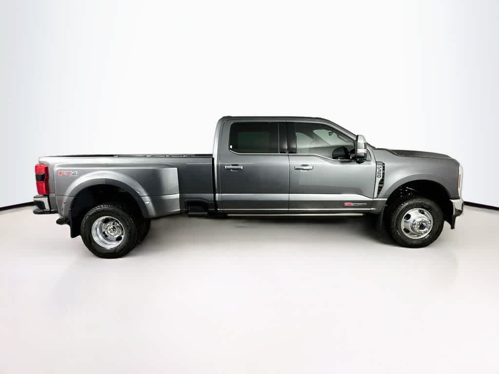 Ford Super Duty F-350 DRW Pickup LARIAT de 2026