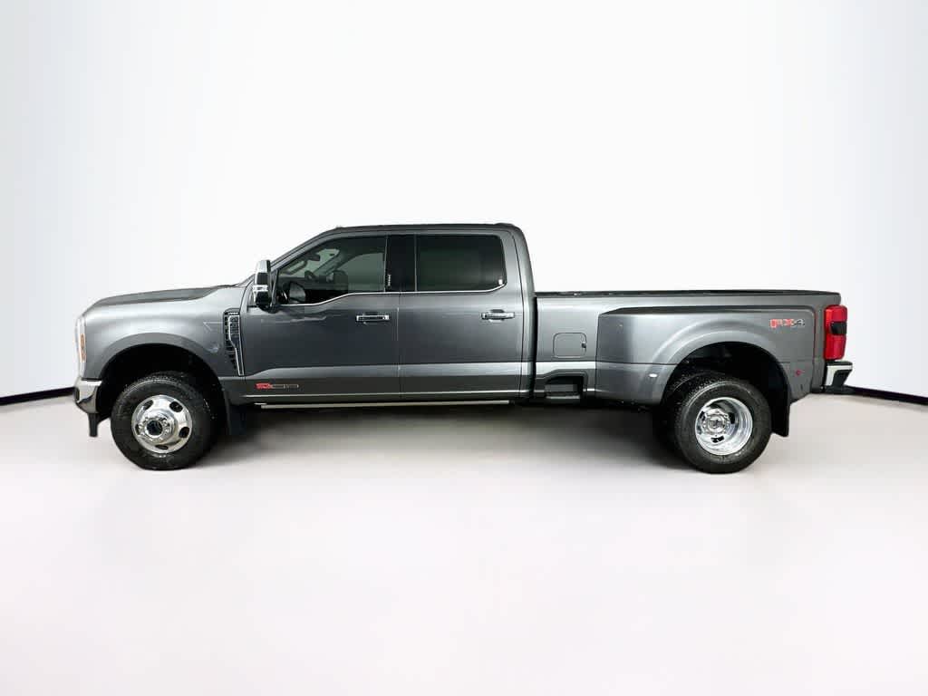 Ford Super Duty F-350 DRW Pickup LARIAT de 2026