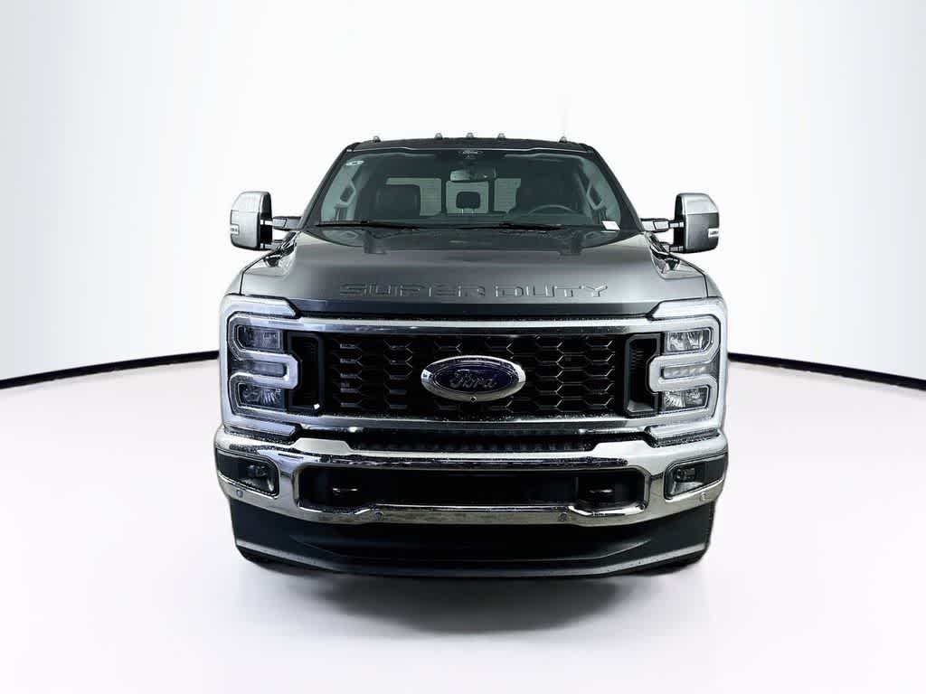 Ford Super Duty F-350 DRW Pickup LARIAT de 2026