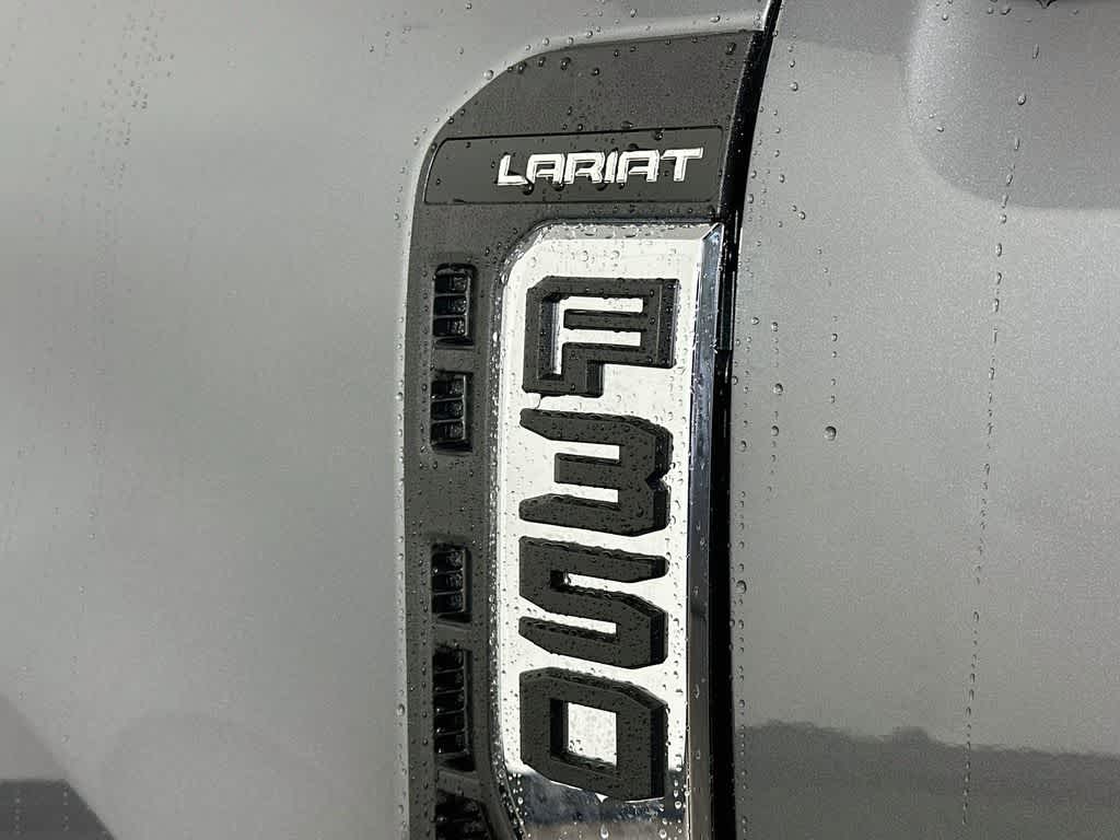Ford Super Duty F-350 DRW Pickup LARIAT de 2026