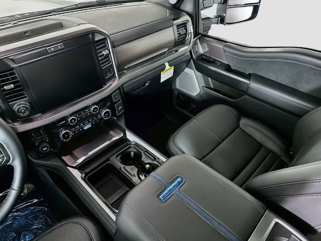 Ford Super Duty F-350 DRW Pickup Platinum de 2027