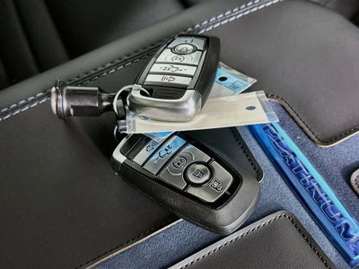 Ford Super Duty F-350 DRW Pickup Platinum de 2027