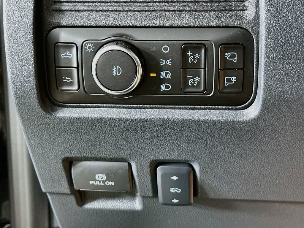Ford Super Duty F-350 DRW Pickup Platinum de 2027