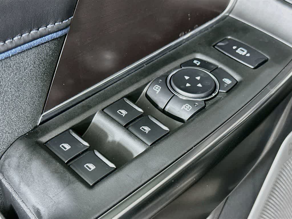 Ford Super Duty F-350 DRW Pickup Platinum de 2027