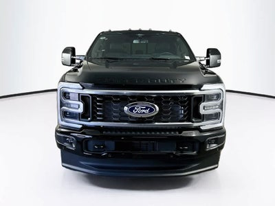Ford Super Duty F-350 DRW Pickup Platinum de 2027