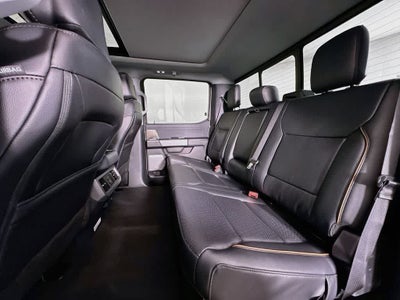 Ford Super Duty F-350 DRW Pickup LARIAT de 2026