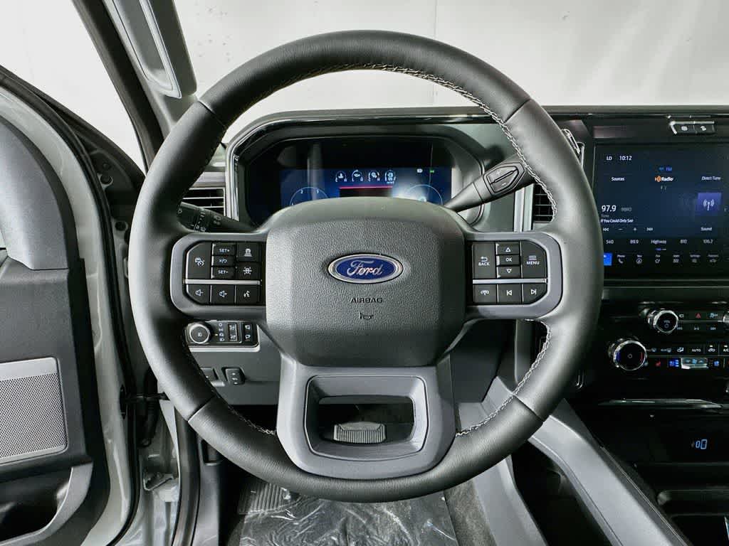 Ford Super Duty F-350 DRW Pickup LARIAT de 2026