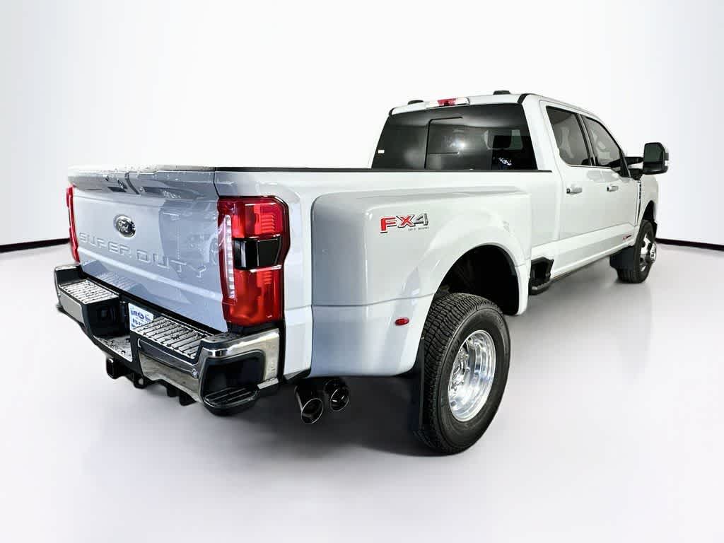 Ford Super Duty F-350 DRW Pickup LARIAT de 2026