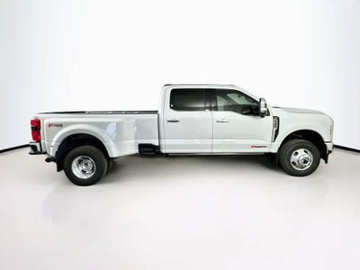 Ford Super Duty F-350 DRW Pickup LARIAT de 2026