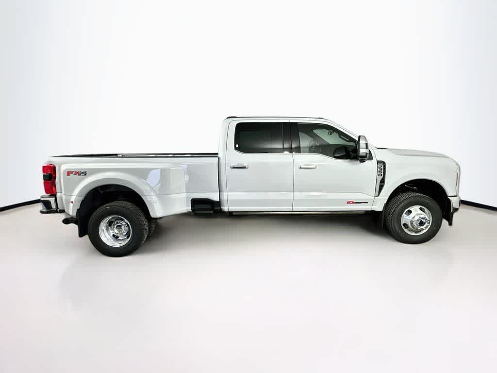 Ford Super Duty F-350 DRW Pickup LARIAT de 2026