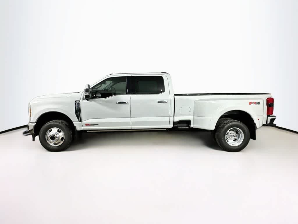 Ford Super Duty F-350 DRW Pickup LARIAT de 2026