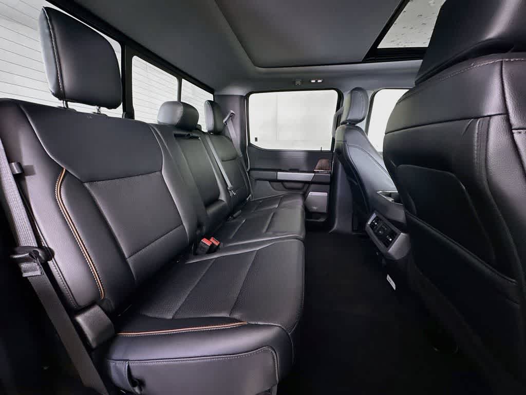 Ford Super Duty F-350 DRW Pickup LARIAT de 2026