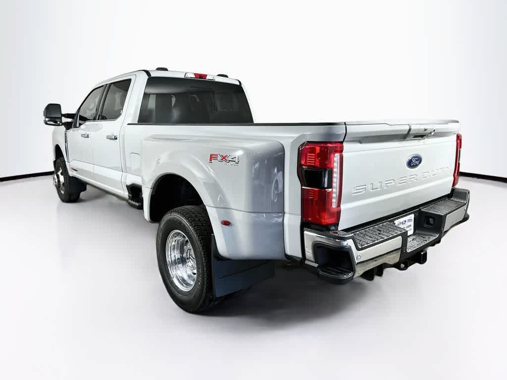 Ford Super Duty F-350 DRW Pickup LARIAT de 2026