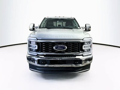 Ford Super Duty F-350 DRW Pickup LARIAT de 2026