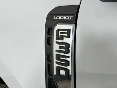 Ford Super Duty F-350 DRW Pickup LARIAT de 2026