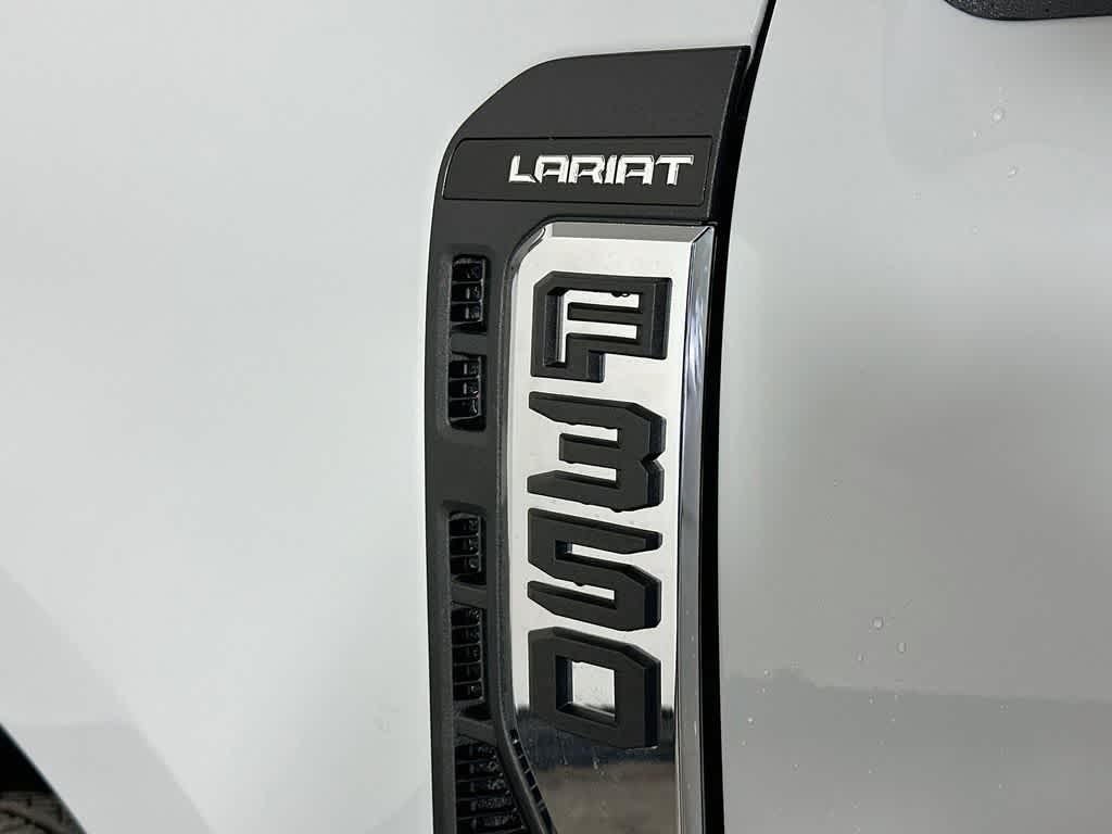 Ford Super Duty F-350 DRW Pickup LARIAT de 2026