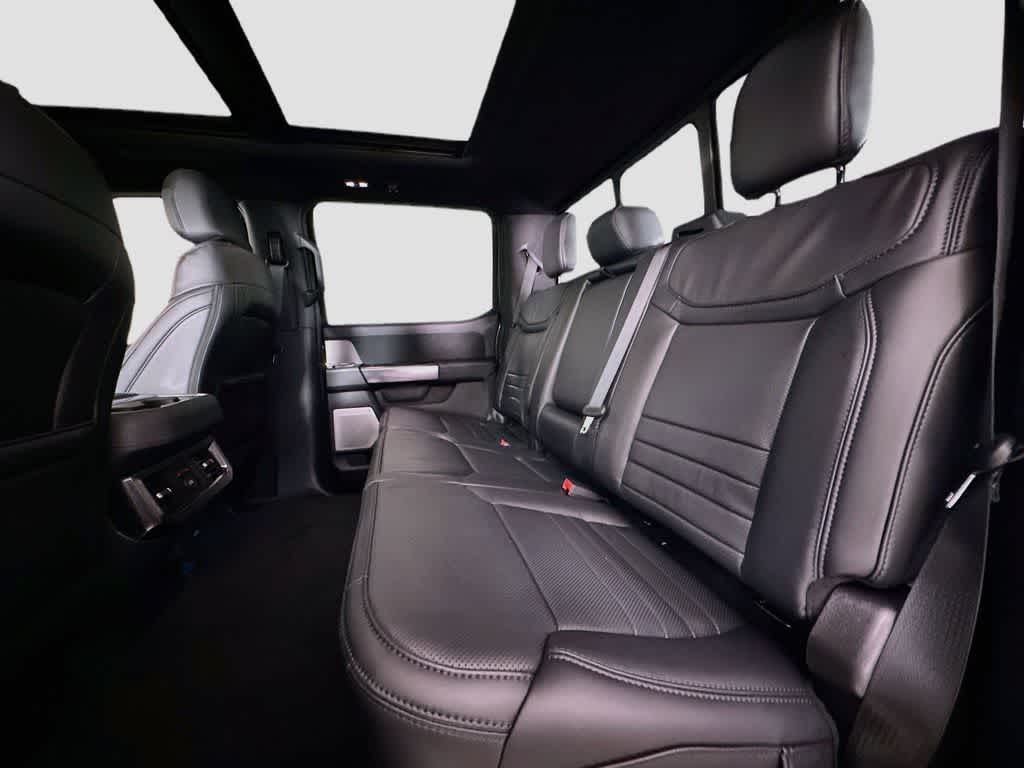 Ford Super Duty F-350 DRW Pickup Platinum de 2027