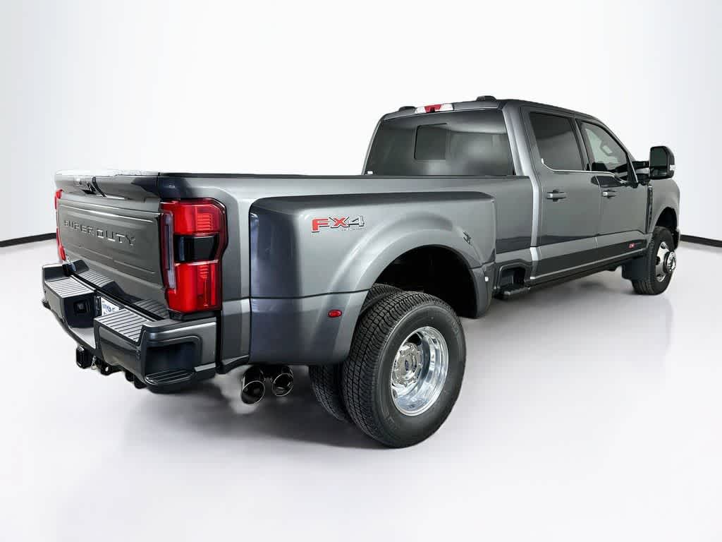 Ford Super Duty F-350 DRW Pickup Platinum de 2027