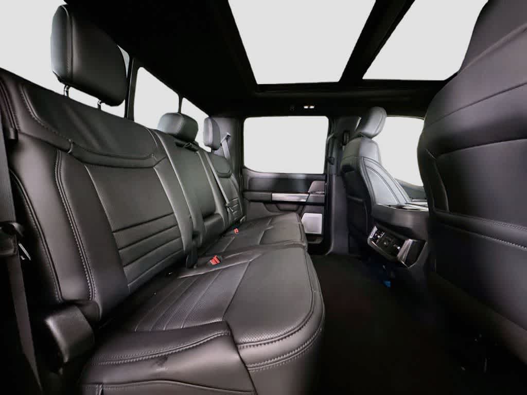 Ford Super Duty F-350 DRW Pickup Platinum de 2027