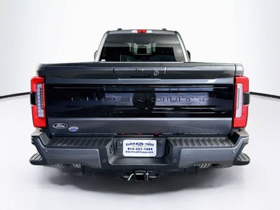 Ford Super Duty F-350 DRW Pickup Platinum de 2027