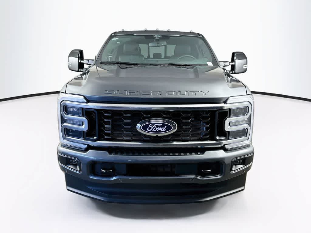 Ford Super Duty F-350 DRW Pickup Platinum de 2027