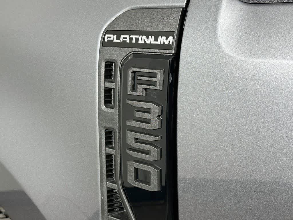 Ford Super Duty F-350 DRW Pickup Platinum de 2027
